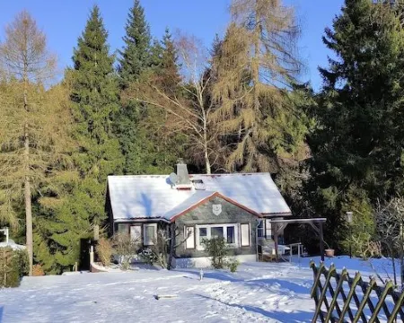 Cozy vacation home for 4 people on the edge of the forest - wonderfully quiet on the Rennsteig Hotels in Friedrichroda
