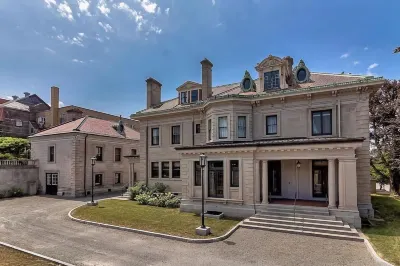 11 Bedroom 33 beds Woolworth Mansion in Scranton Greyhound: Bus Station 주변 호텔