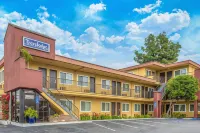 Travelodge by Wyndham Burbank-Glendale