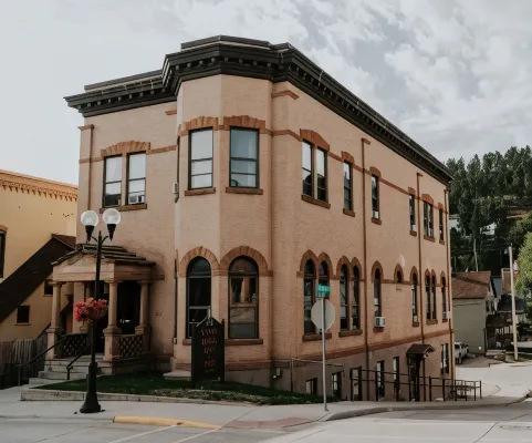 Town Hall Inn Hotels in South Lawrence