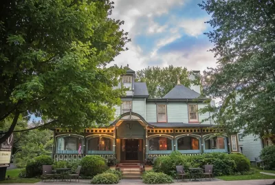 Vandiver Inn Hotels in 