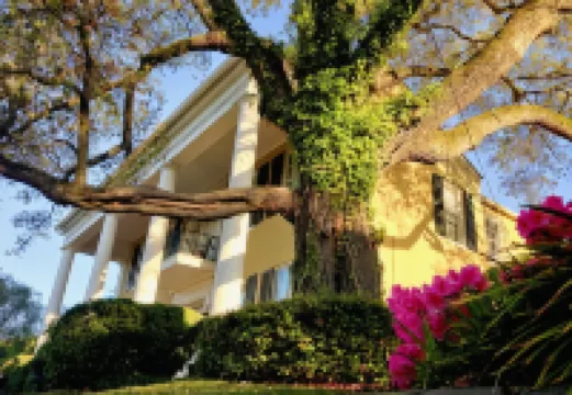 Anchuca Historic Mansion & Inn