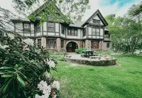 Bass Cottage & Ullikana Hotels in Gouldsboro