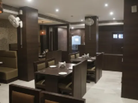 GK Palace Pure Veg Hotel โรงแรมในจอร์ฮัต