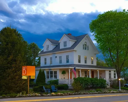 Bourne Bed and Breakfast Hotels near Ogunquit Memorial Library