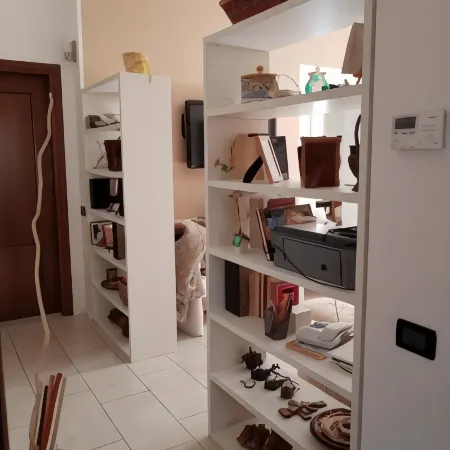 Dueterre Room & Host