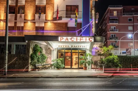 Hotel Pacific