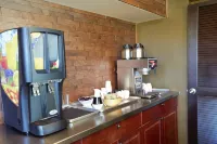 Recreation Inn and Suites - breakfast
