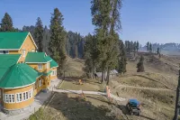 Gulmarg Ski Hill Resort - Mountain view