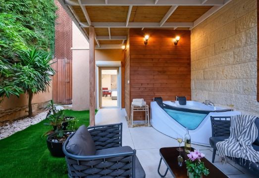 3. 카멜라 부티크 ..