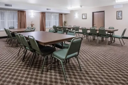 Days Inn by Wyndham Manitou Springs Отели рядом с достопримечательностью «Пайкс Пик - Америкас Маунтин»