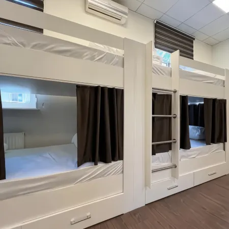 Friends Hostel Отели рядом с достопримечательностью «Нагорный парк»