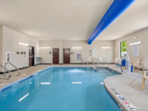 Cobblestone Hotel & Suites - de Pere Green Bay Hotels in De Pere
