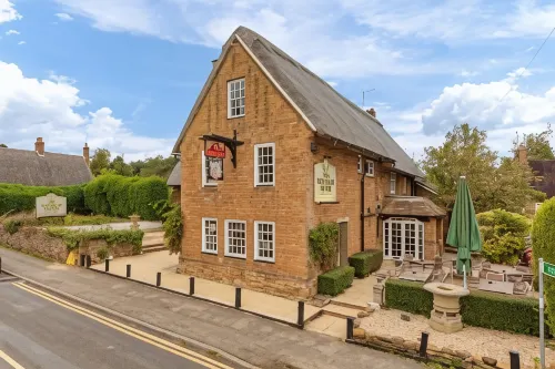 The Red Lion - bar
