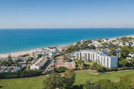 Dona Filipa Hotel Отели рядом с достопримечательностью «Quinta do Lago»