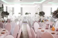 Mercure Wiazowna Brant Hotels in Jozefow