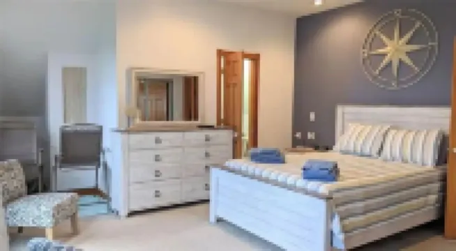 Beautiful Oneida Lake Shore Home and Yard