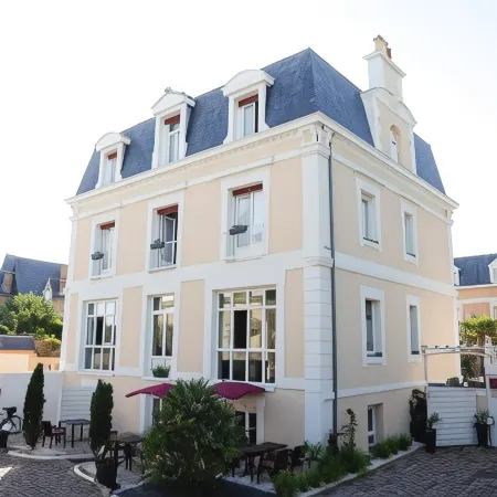 Hôtel la Villefromoy Отели рядом с достопримечательностью «Пляж Сийон»
