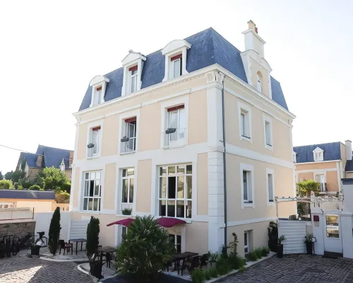 Hôtel la Villefromoy Hotels near Parame
