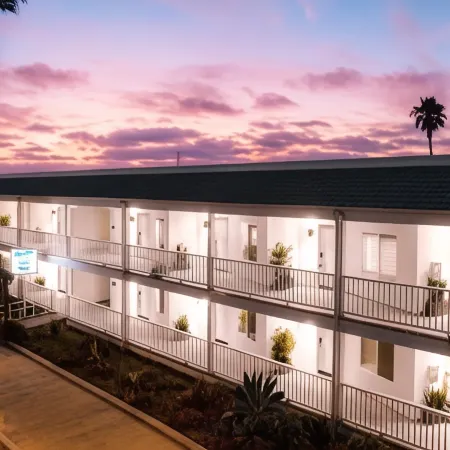 Del Mar Beach Hotel