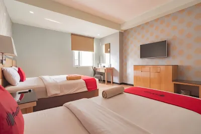 RedDoorz Premium Near Bandung Station Hoteller i Kebon Jeruk