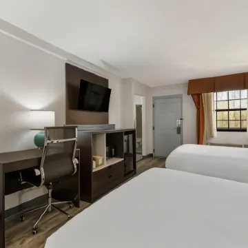 Quality Inn & Suites Airport Hotels in der Nähe von The Bank of America Stadium