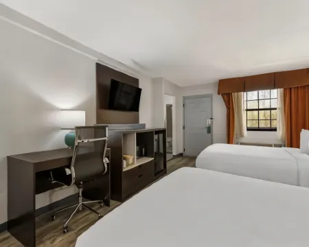 Quality Inn & Suites Airport Hotels in Charlotte