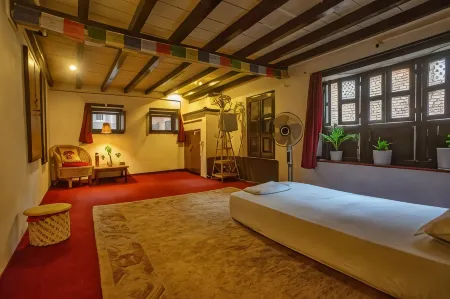 Traditional Newari Homestay Отели рядом с достопримечательностью «Golden Temple»