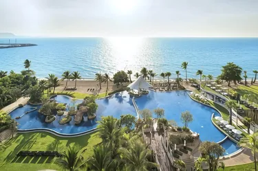รูปภาพของWhite Sands Beachfront l 2Br Condo with Ocean View