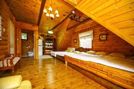 Hoengseong Log House Pension Отели рядом с достопримечательностью «Hoengseong Welli Hilli Park Ski Resort»