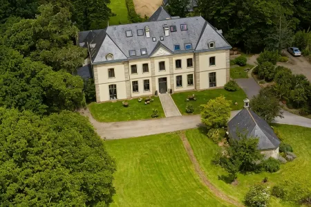 Manoir des Indes, the Originals Relais Отели в г. Локронан