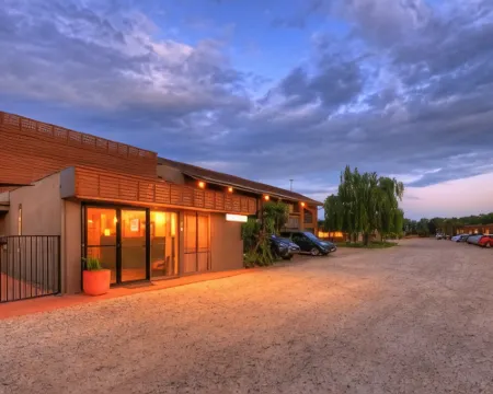 Motel Meneres Hotels in Corowa