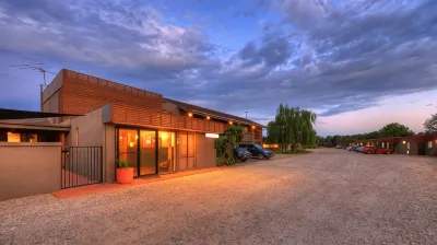 Motel Meneres Hotels near Rutherglen Brewery