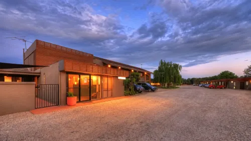 Motel Meneres Hotels in Corowa