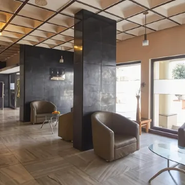 Hotel Sree Murugan Отели рядом с достопримечательностью «Железнодорожный вокзал Коимбатур-Джанкшен»