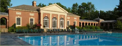 New-First Floor Lakefront, 160 ft Dock, 2 Minutes to Browns Beach & Restaurants! Hotels in 