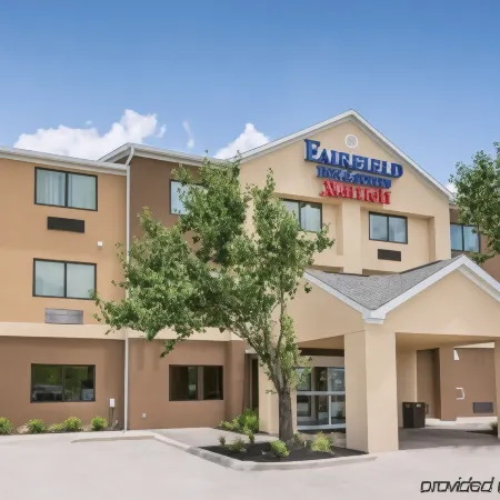 Fairfield Inn & Suites Victoria Отели рядом с достопримечательностью «Риверсайд Стадиум»