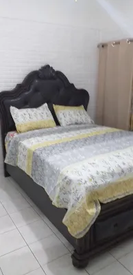 Hellshire king&queen beds 10 minutes walk from hellshire beach