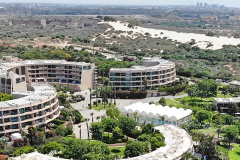 Neot Golf, Ziv's Place