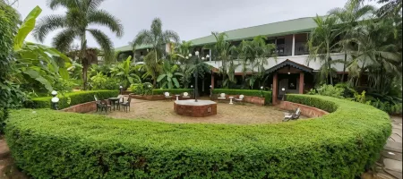 Chira Meadows Ecoresort, Dapoli Отели в г. Гав