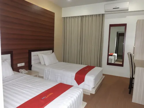 Hotel Grand Putra Syariah Kebumen Hotels in Sruweng