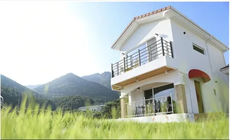 Namhae Spanish House Pension Отели в г. Намхэ