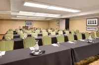 Wingate by Wyndham Lincoln Airport East