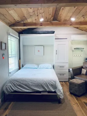 Couples Getaway on Lake Huron 2 miles south of the quaint town of Lexington