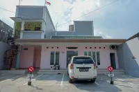RedDoorz Near Rita Supermall Purwokerto 2 Các khách sạn ở East Purwokerto