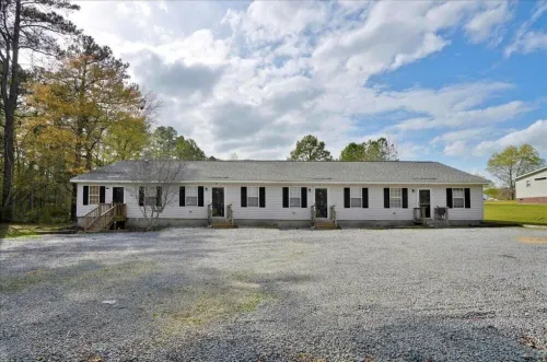 Charming 2-bedroom apartment near Lake Gaston and Roanoke Rapids Lake, shopping