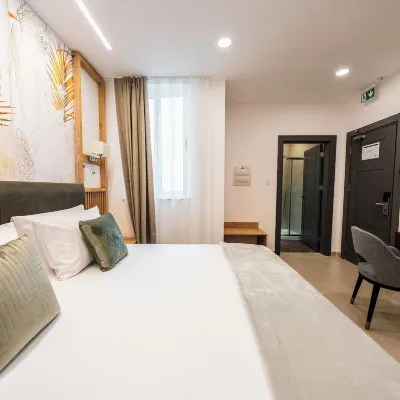 El Doris Boutique Living St Julian's Hotels near Love