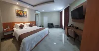 Grand Avira Hotel