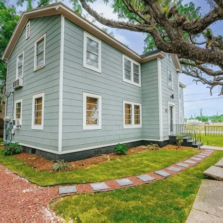Cozy 1-bedroom apartment in lovely Mobile with WiFi, AC