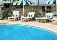 Camp Comfort - Pool